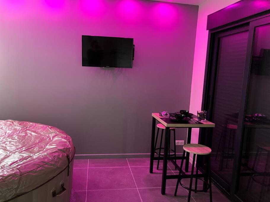 Spa Le Love Saint-Germain-lès-Corbeil Eksteriør bilde
